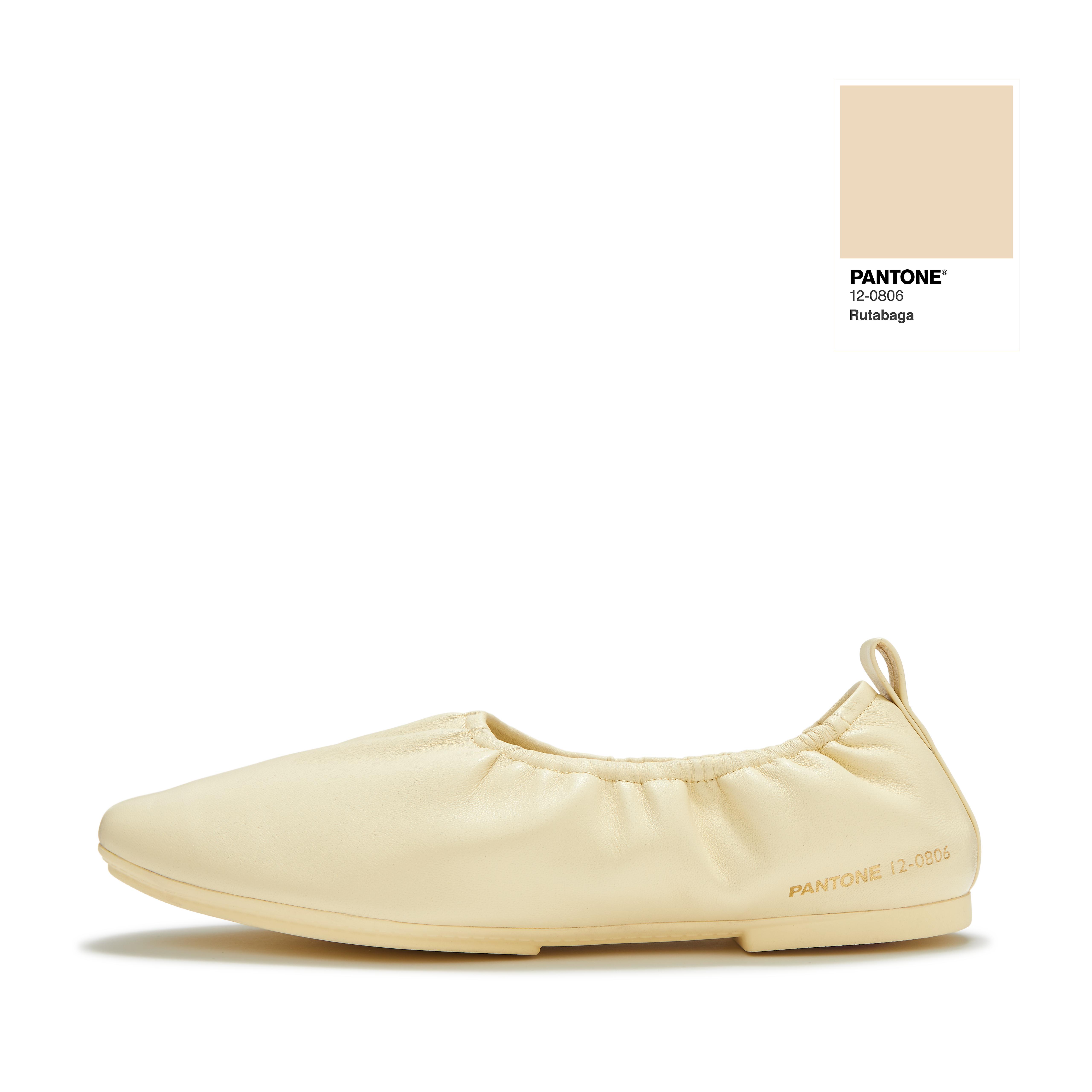 FitFlop DELICATO | PANTONE Poise Leather Ballerinas - Rutabaga