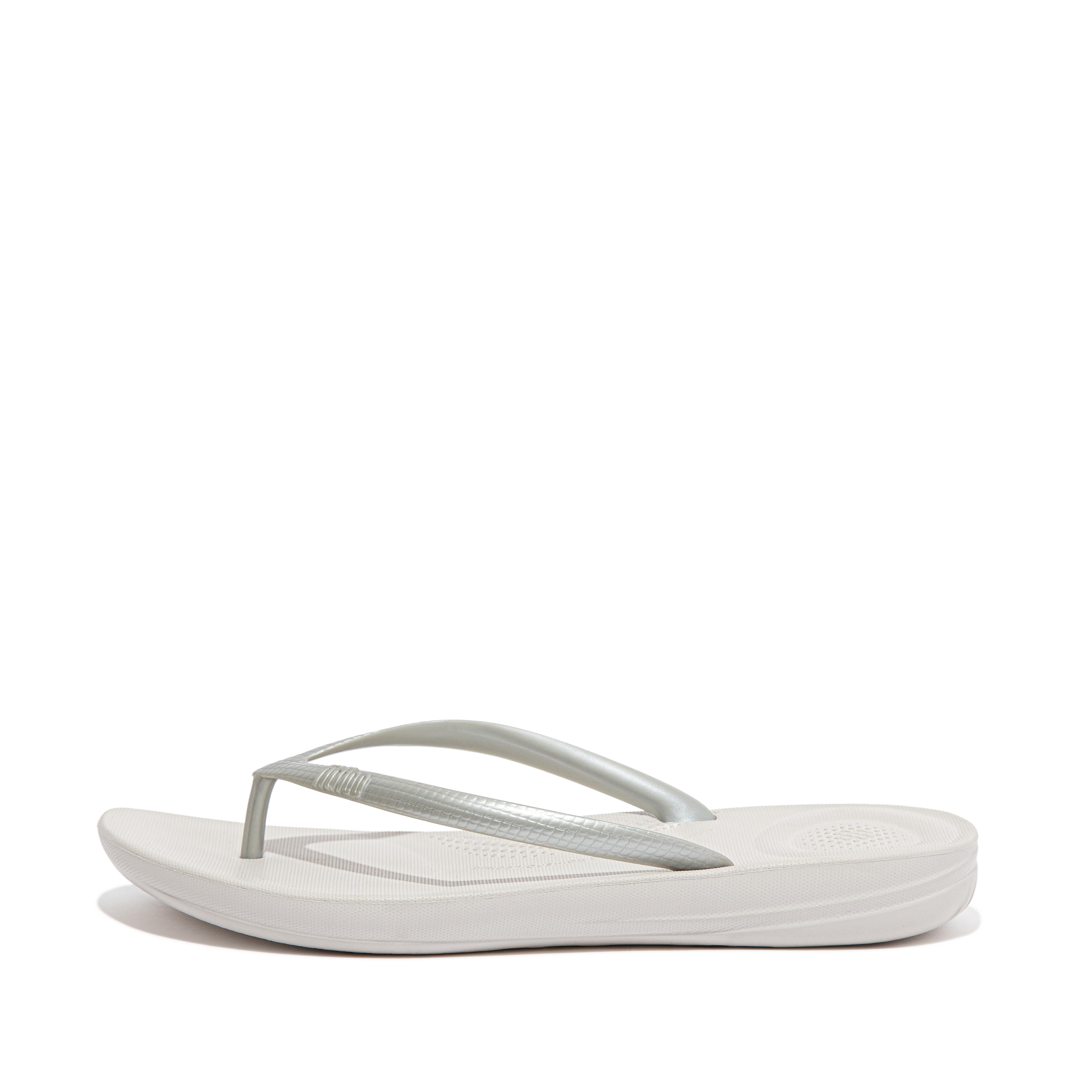 FitFlop iQUSHION Ergonomic Flip-Flops - Silver