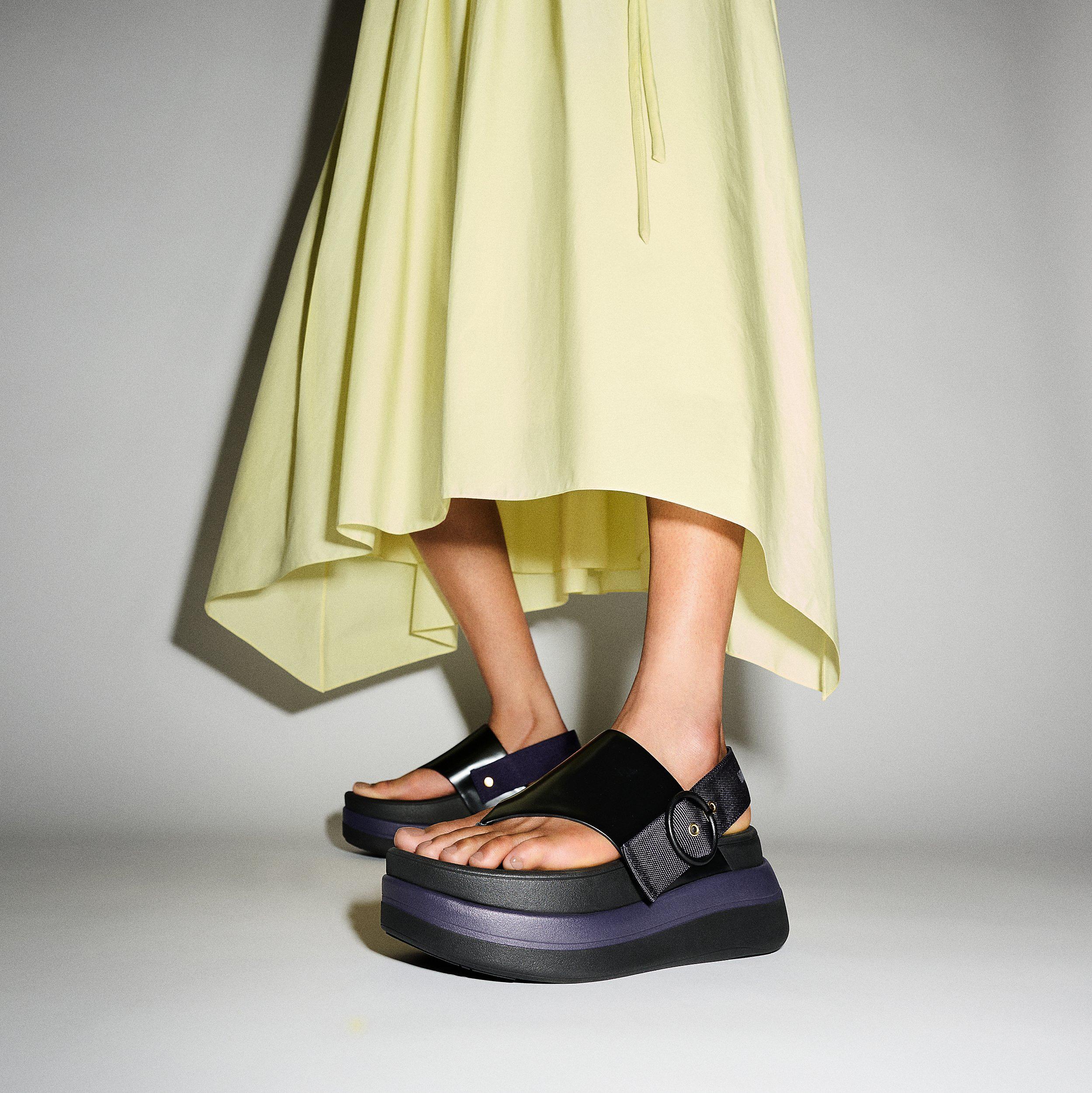 FitFlop F-MODE STACK X ROKSANDA Leather/Webbing Back-Strap Toe-Post Sandals - Black
